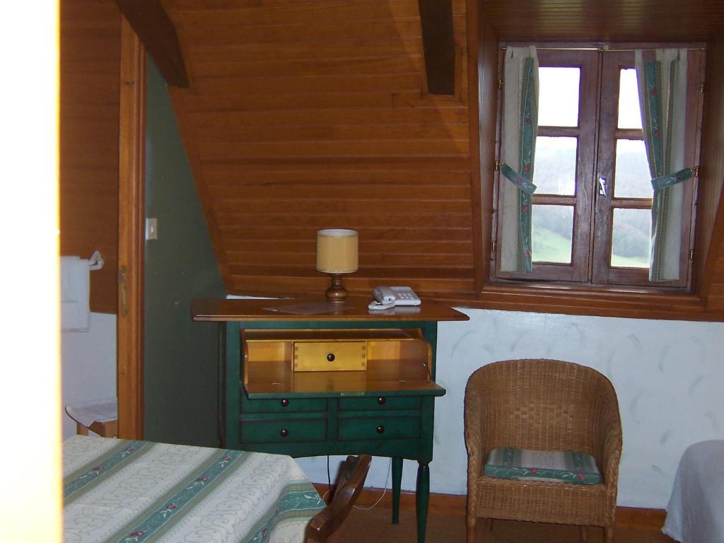 Auberge Hotel De Tournemire - Cantal Room photo